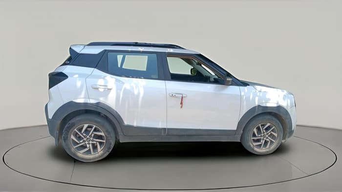 2024 Mahindra XUV 3XO AX5 1.5 Turbo Diesel Autoshift Plus, Diesel, Automatic, 28,434 km, exterior