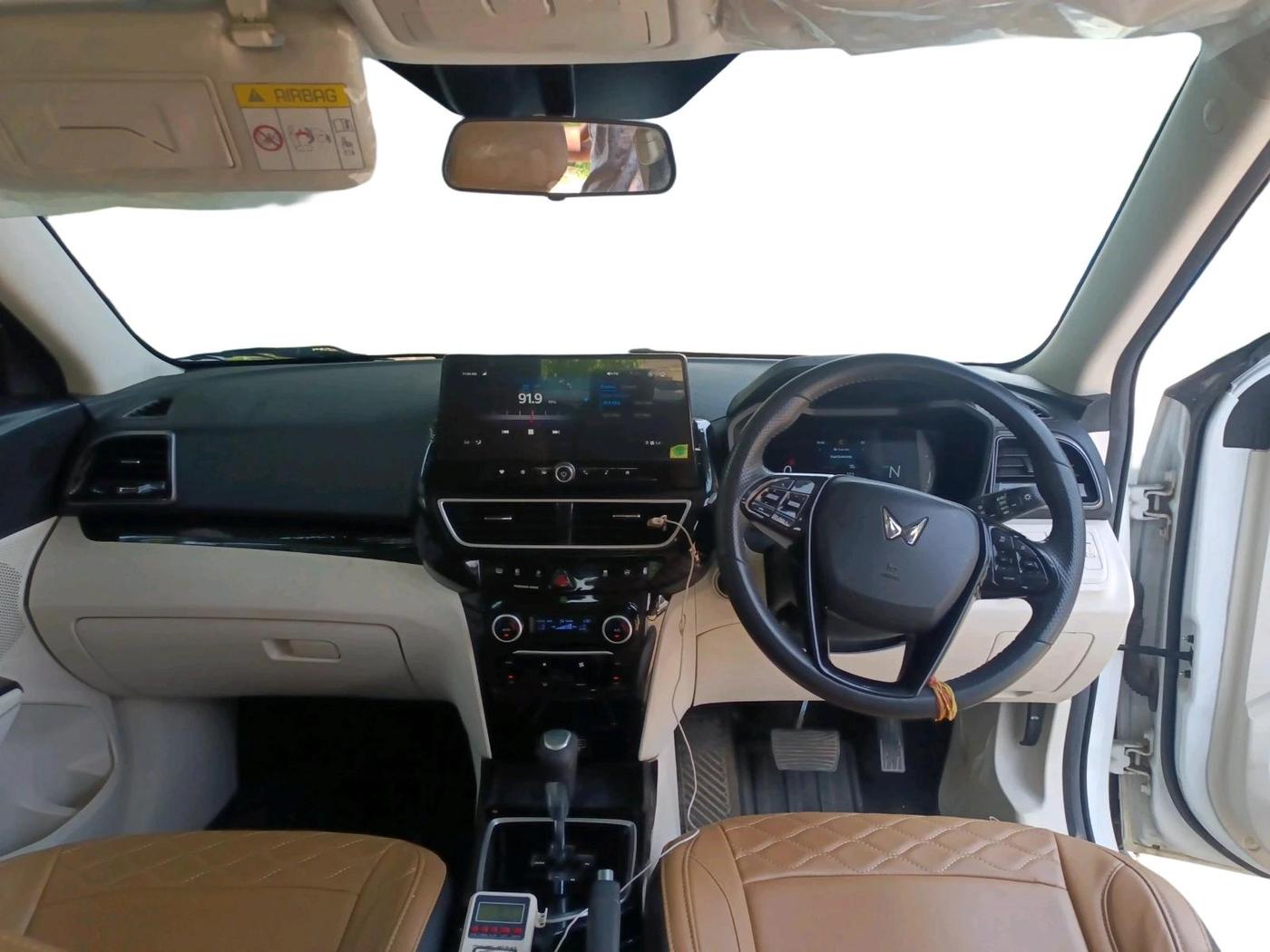 2024 Mahindra XUV 3XO AX5 1.5 Turbo Diesel Autoshift Plus, Diesel, Automatic, 28,434 km, interior