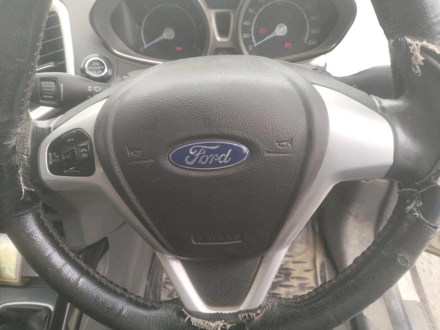 2016 Ford Ecosport TITANIUM 1.5L DIESEL, Diesel, Manual, 2,98,814 km, interior