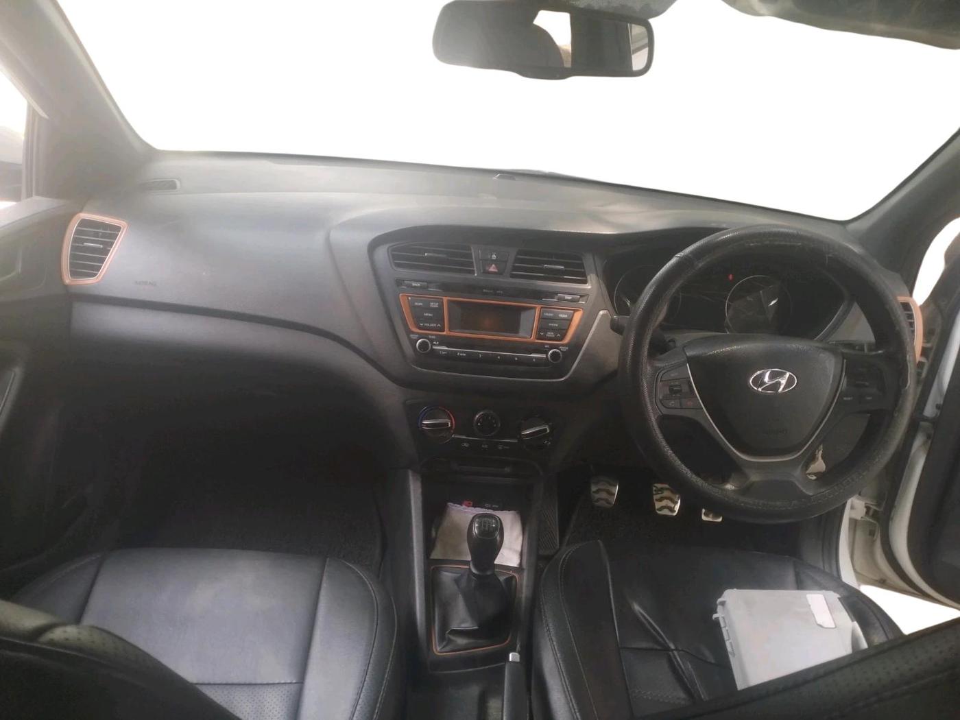 2017 Hyundai i20 Active 1.2 S, CNG, Manual, 71,817 km, interior