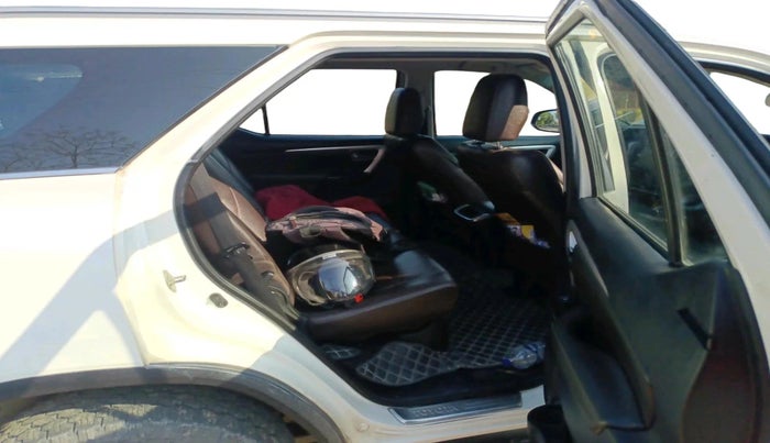 2017 Toyota Fortuner 2.8 4X4 MT, Diesel, Manual, 2,37,119 km, interior