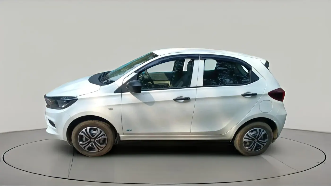 2025 Tata TIAGO EV XE MEDIUM RANGE, Electric, Automatic, 6,284 km, exterior