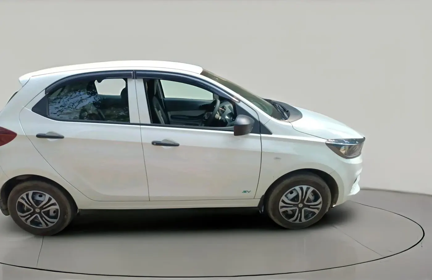 2025 Tata TIAGO EV XE MEDIUM RANGE, Electric, Automatic, 6,284 km, exterior