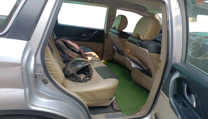 2015 Mahindra XUV500 W6, Diesel, Manual, 1,70,948 km, interior