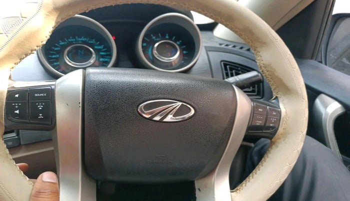 2015 Mahindra XUV500 W6, Diesel, Manual, 1,70,948 km, interior