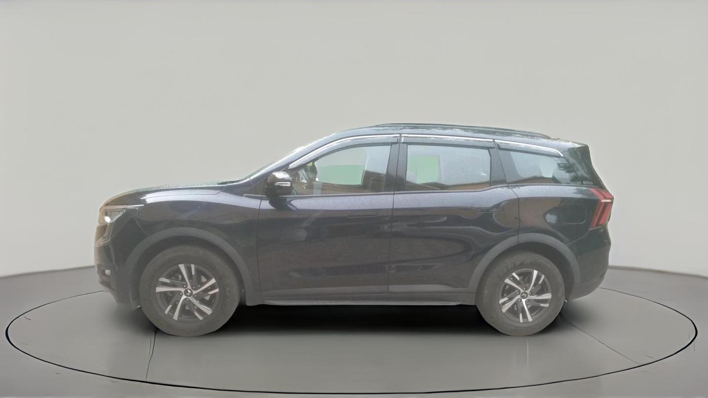 2025 Mahindra XUV700 AX 5 P MT 7 STR, Petrol, Manual, 11,565 km, exterior