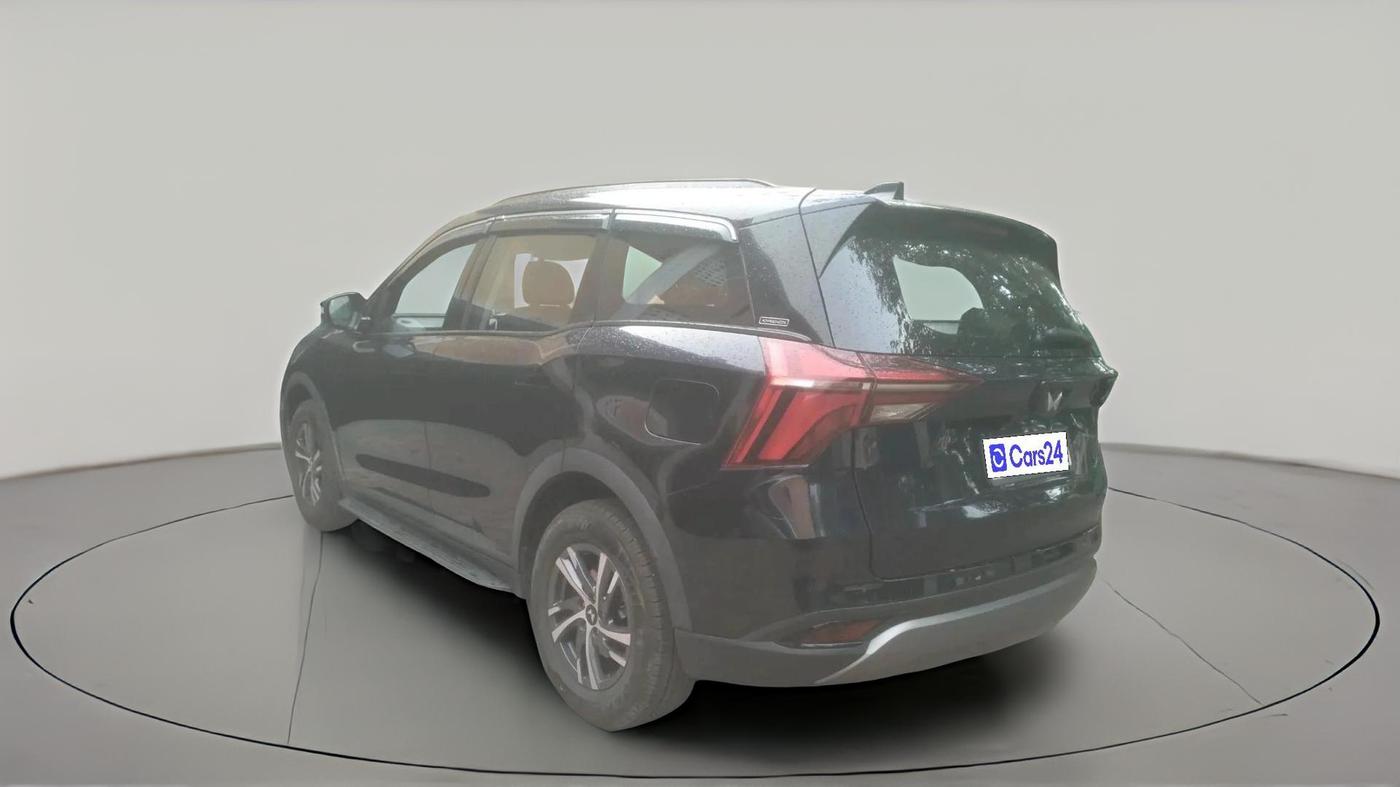 2025 Mahindra XUV700 AX 5 P MT 7 STR, Petrol, Manual, 11,565 km, exterior