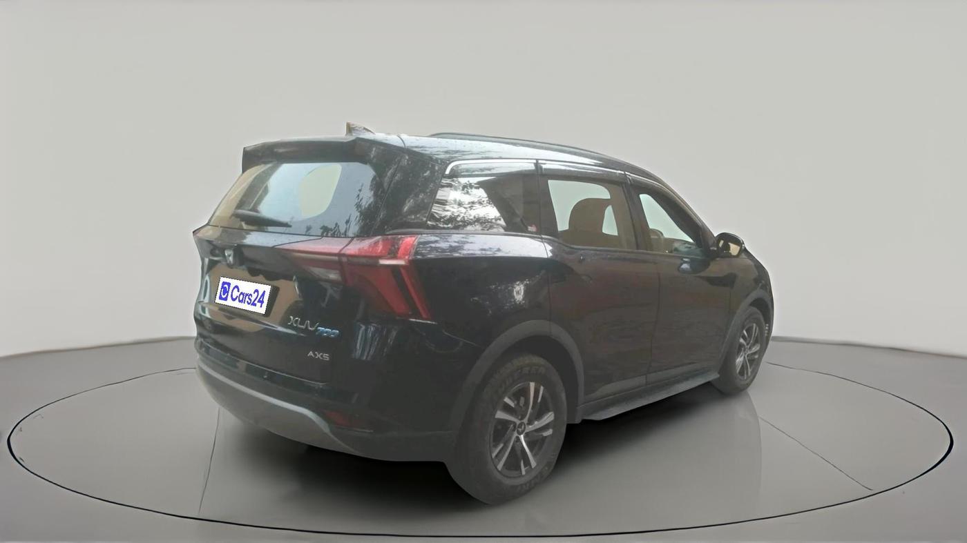 2025 Mahindra XUV700 AX 5 P MT 7 STR, Petrol, Manual, 11,565 km, exterior