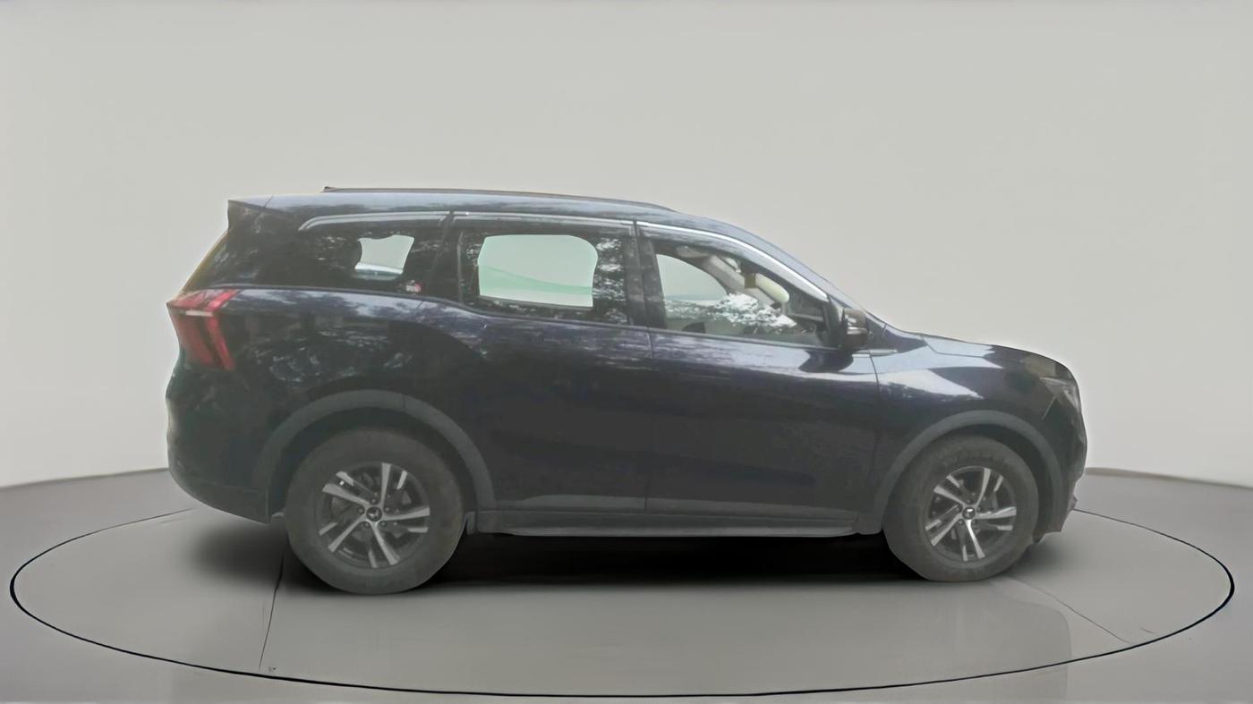 2025 Mahindra XUV700 AX 5 P MT 7 STR, Petrol, Manual, 11,565 km, exterior