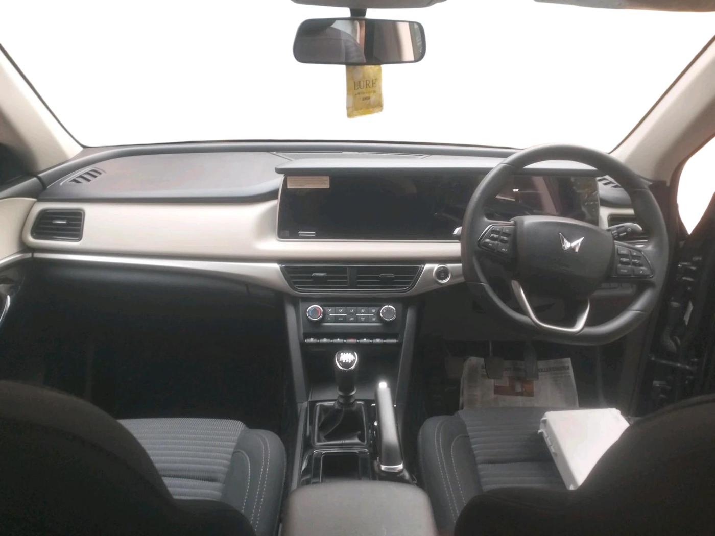 2025 Mahindra XUV700 AX 5 P MT 7 STR, Petrol, Manual, 11,565 km, interior