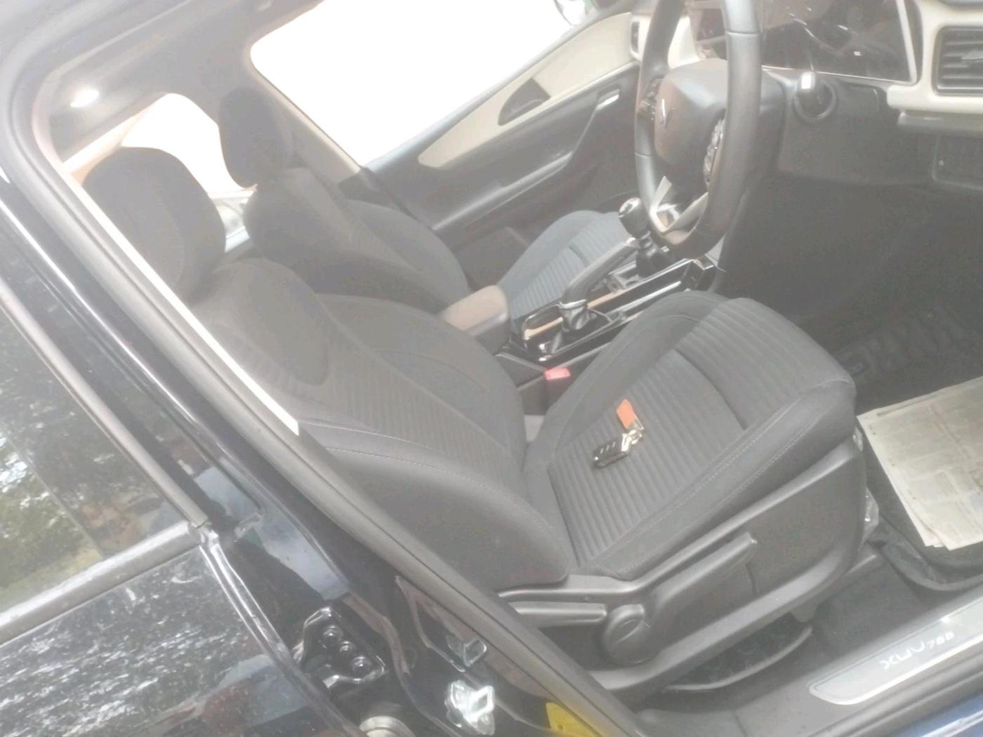 2025 Mahindra XUV700 AX 5 P MT 7 STR, Petrol, Manual, 11,565 km, interior