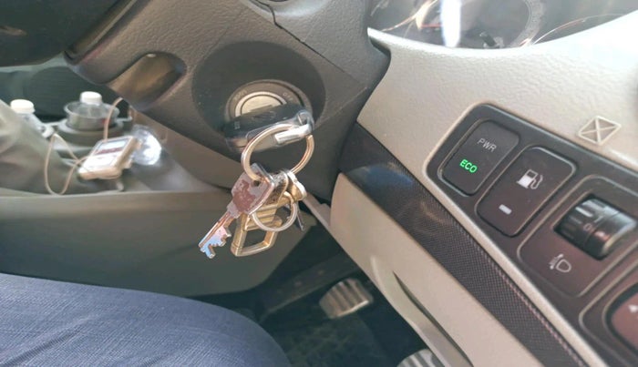 2017 Mahindra NUVOSPORT N8, Diesel, Manual, 35,340 km, interior