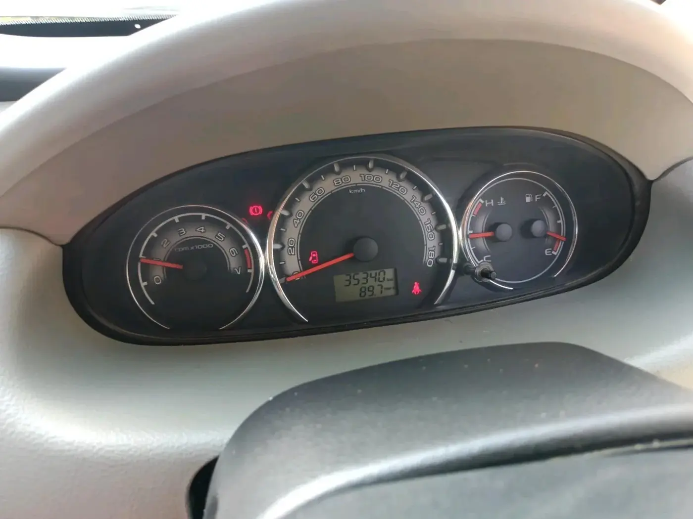 2017 Mahindra NUVOSPORT N8, Diesel, Manual, 35,340 km, interior