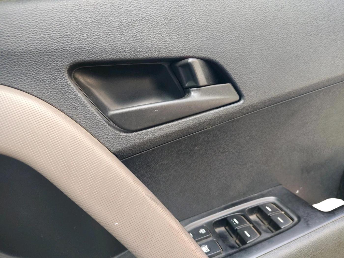 2017 Hyundai Creta E PLUS 1.6 PETROL, Petrol, Manual, 37,532 km, interior