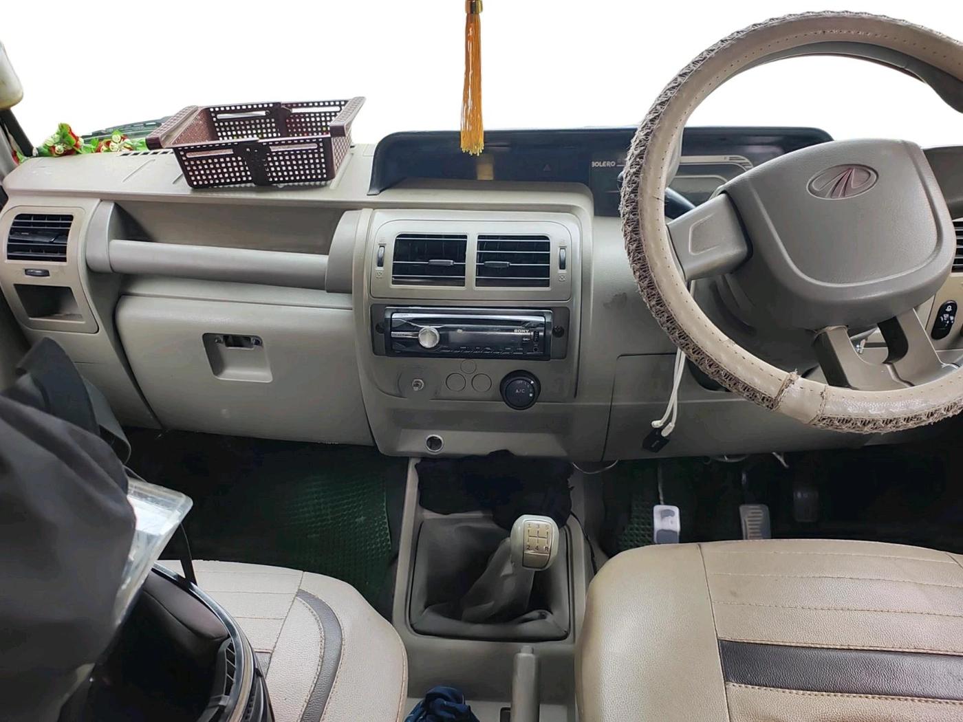 2011 Mahindra Bolero SLE BS-III, Diesel, Manual, 2,84,840 km, interior