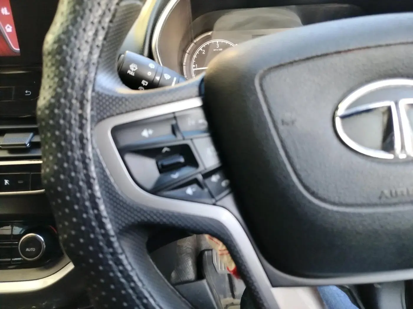 2020 Tata Harrier XT 2.0L KRYOTEC, Diesel, Manual, 61,900 km, interior