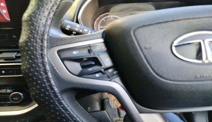 2020 Tata Harrier XT 2.0L KRYOTEC, Diesel, Manual, 61,900 km, interior