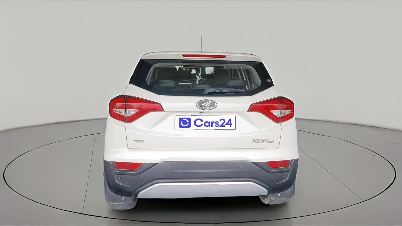 2021 Mahindra XUV300 W8 1.2 PETROL, Petrol, Manual, 1,09,188 km, exterior