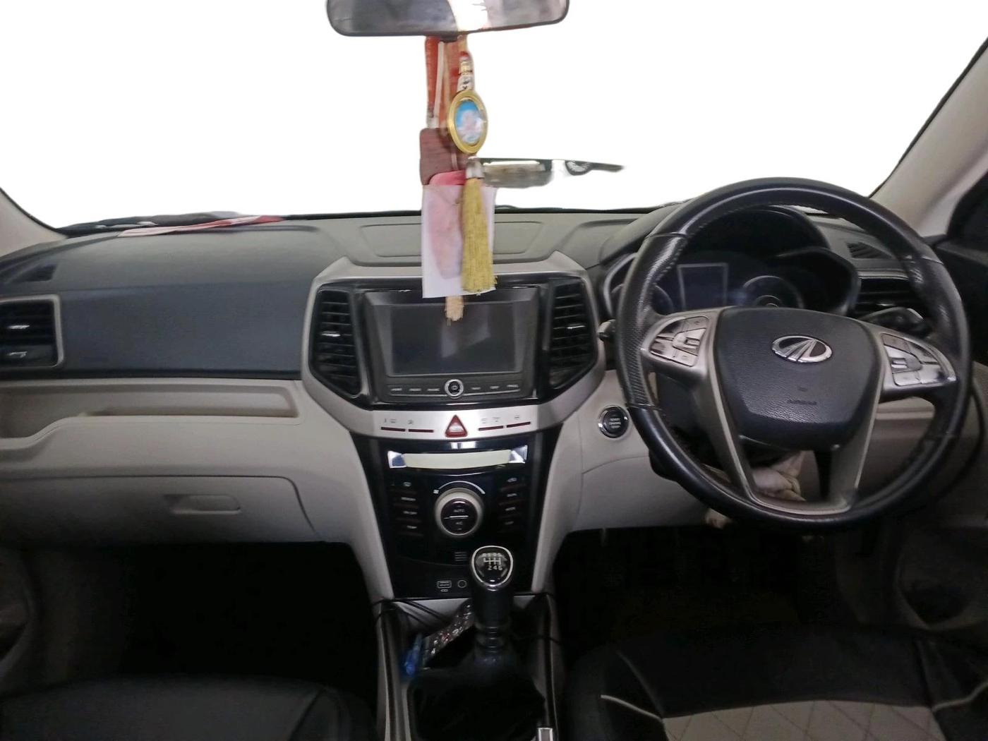 2021 Mahindra XUV300 W8 1.2 PETROL, Petrol, Manual, 1,09,188 km, interior