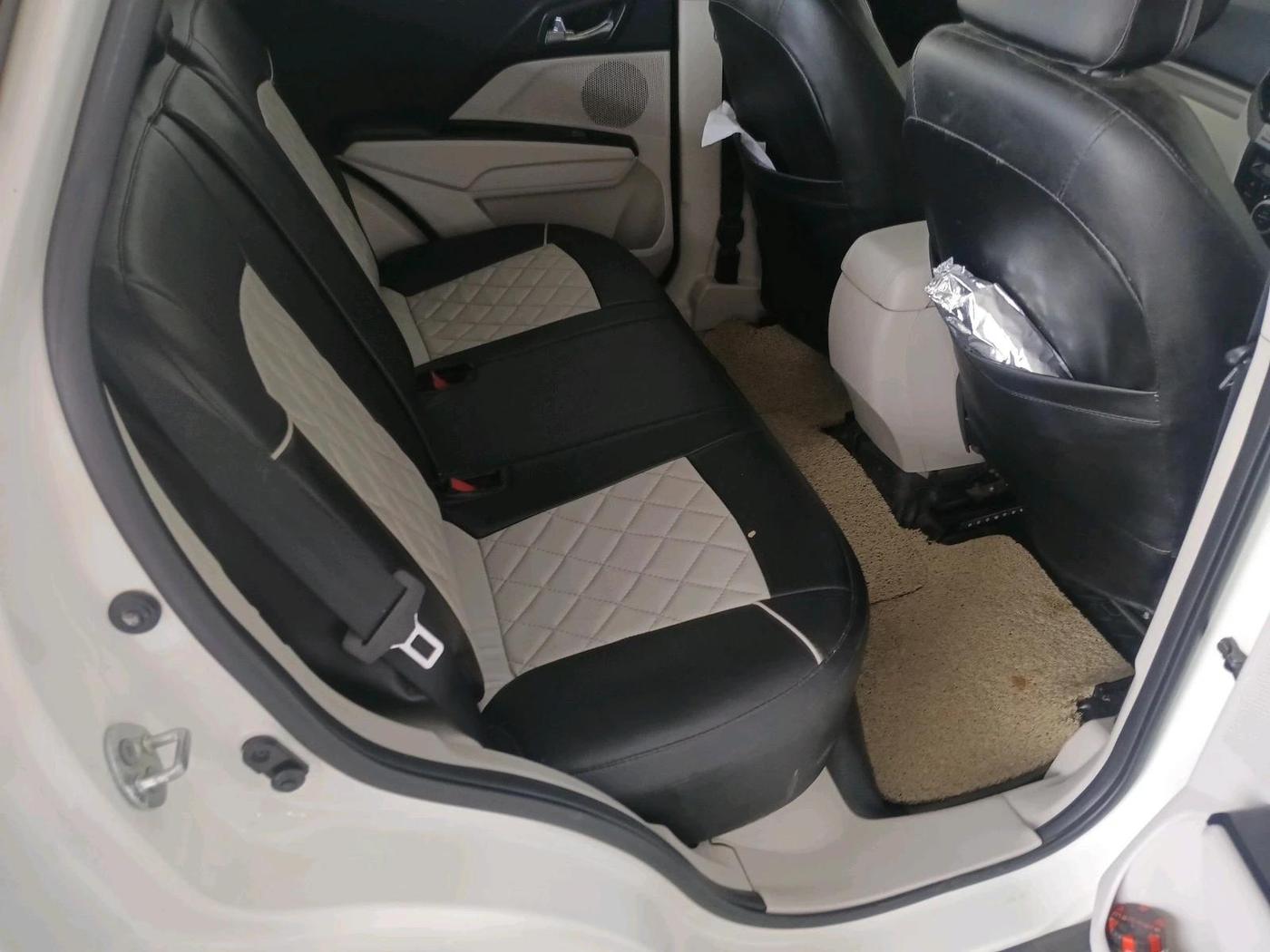 2021 Mahindra XUV300 W8 1.2 PETROL, Petrol, Manual, 1,09,188 km, interior