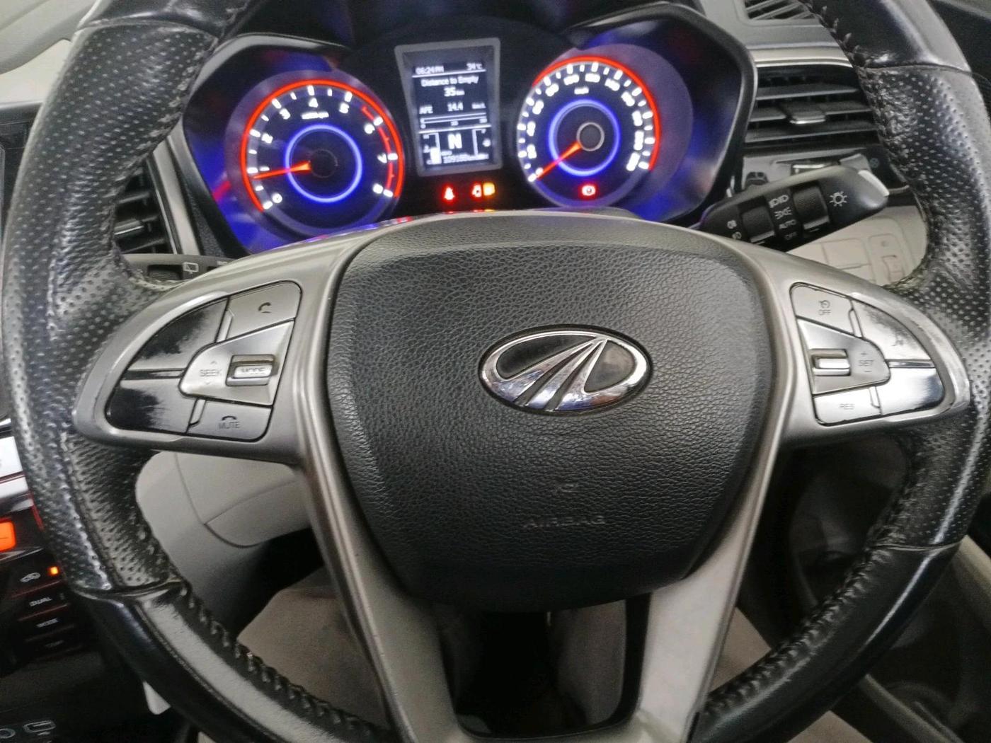 2021 Mahindra XUV300 W8 1.2 PETROL, Petrol, Manual, 1,09,188 km, interior