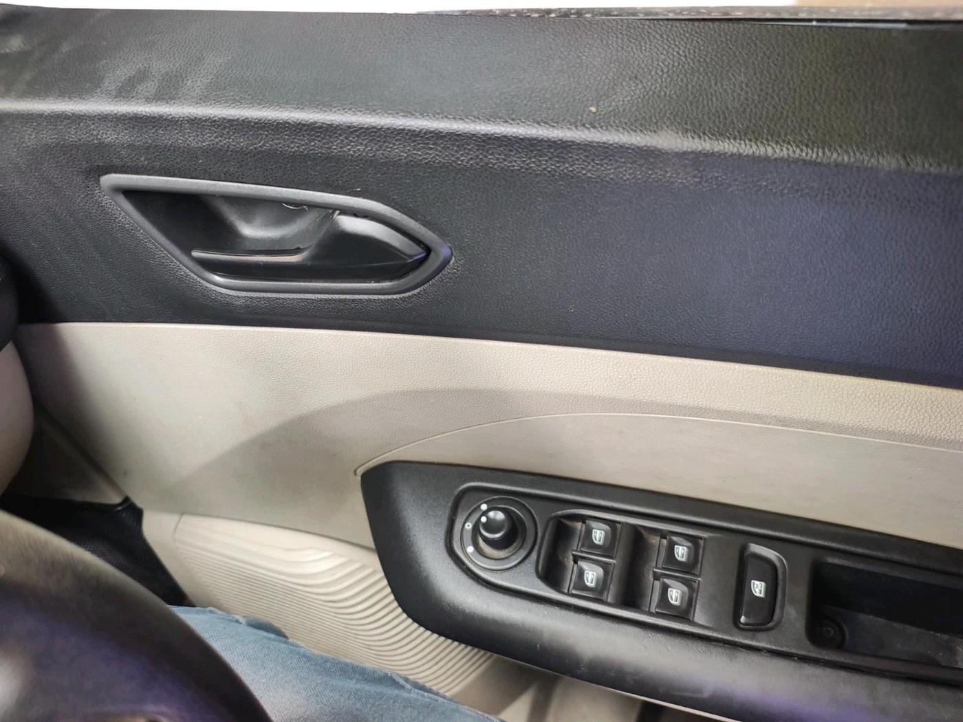 2020 Renault TRIBER RXT, Petrol, Manual, 42,672 km, interior