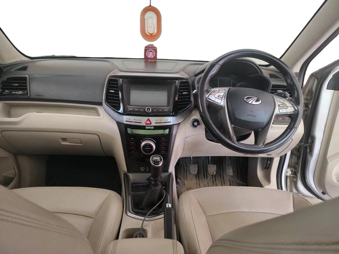 2018 Mahindra XUV300 W8 (O) 1.5 DIESEL, Diesel, Manual, 1,07,036 km, interior