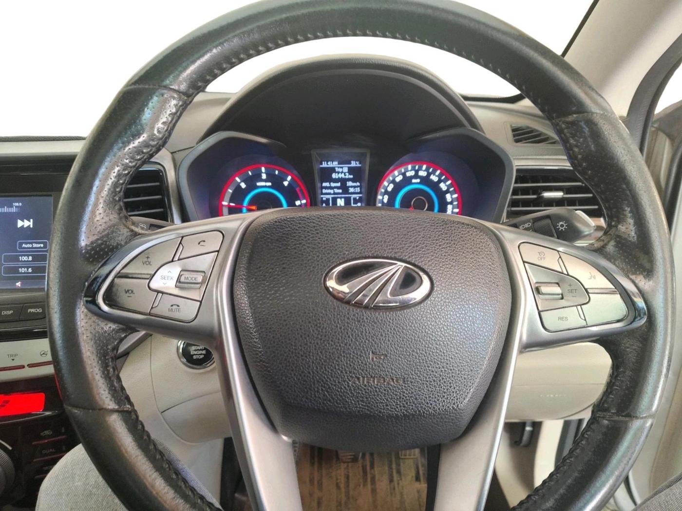 2018 Mahindra XUV300 W8 (O) 1.5 DIESEL, Diesel, Manual, 1,07,036 km, interior