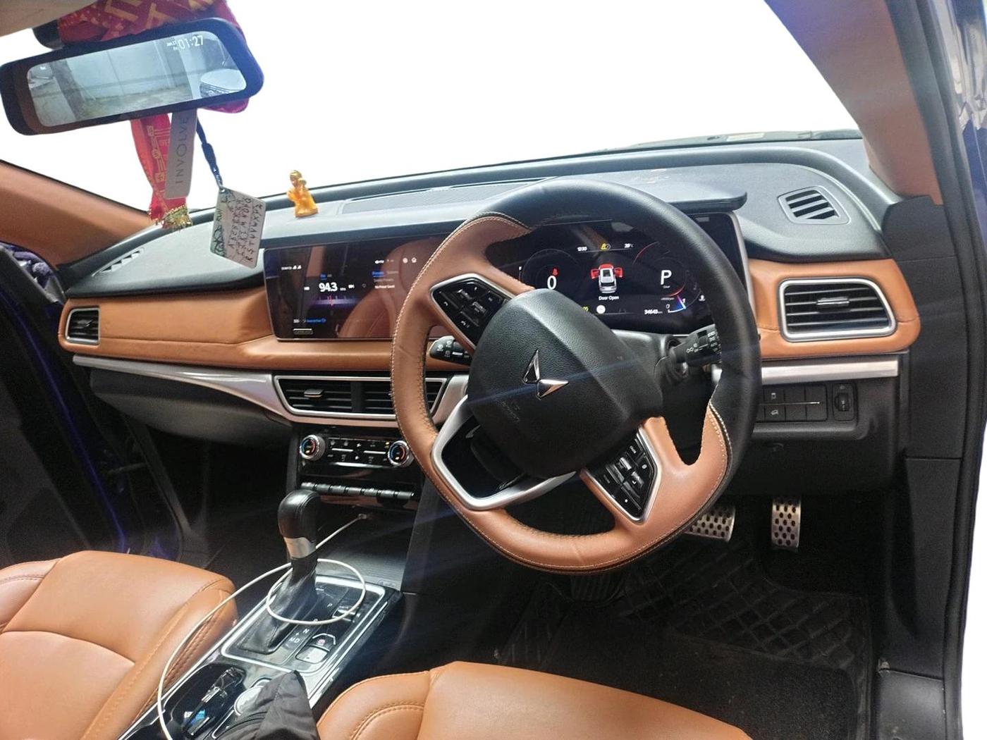 2022 Mahindra XUV700 AX 7 LUXURY P AT 7 STR, Petrol, Automatic, 38,838 km, interior