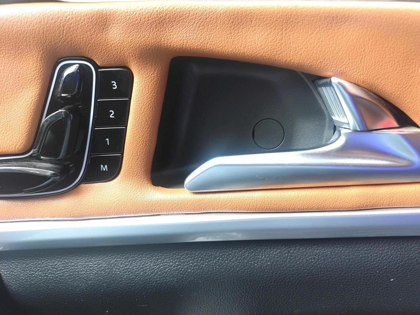 2022 Mahindra XUV700 AX 7 LUXURY P AT 7 STR, Petrol, Automatic, 38,838 km, interior