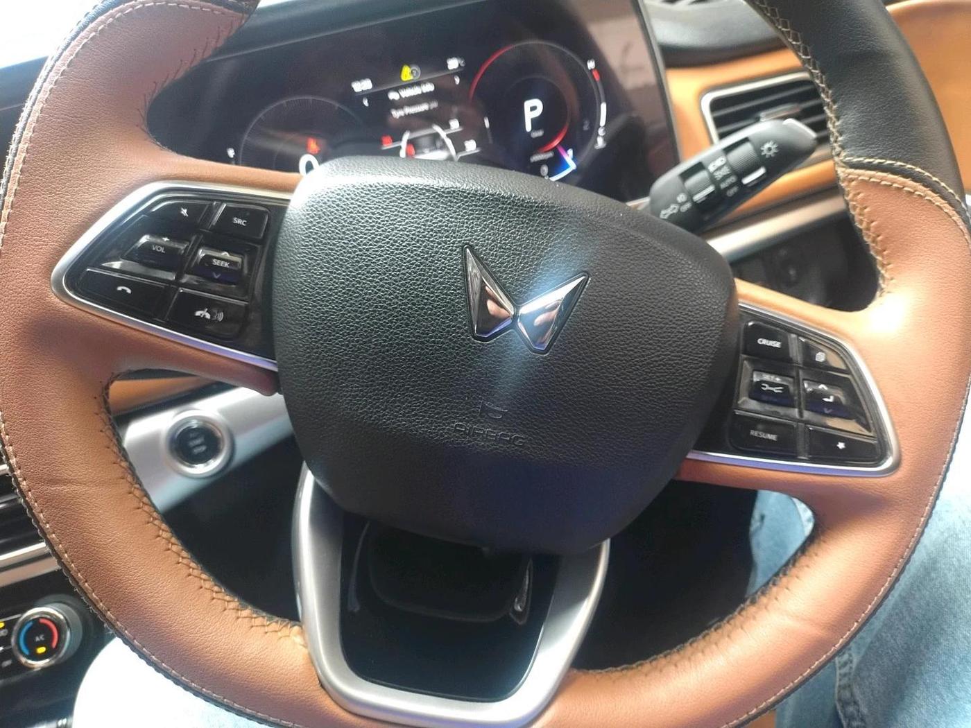 2022 Mahindra XUV700 AX 7 LUXURY P AT 7 STR, Petrol, Automatic, 38,838 km, interior