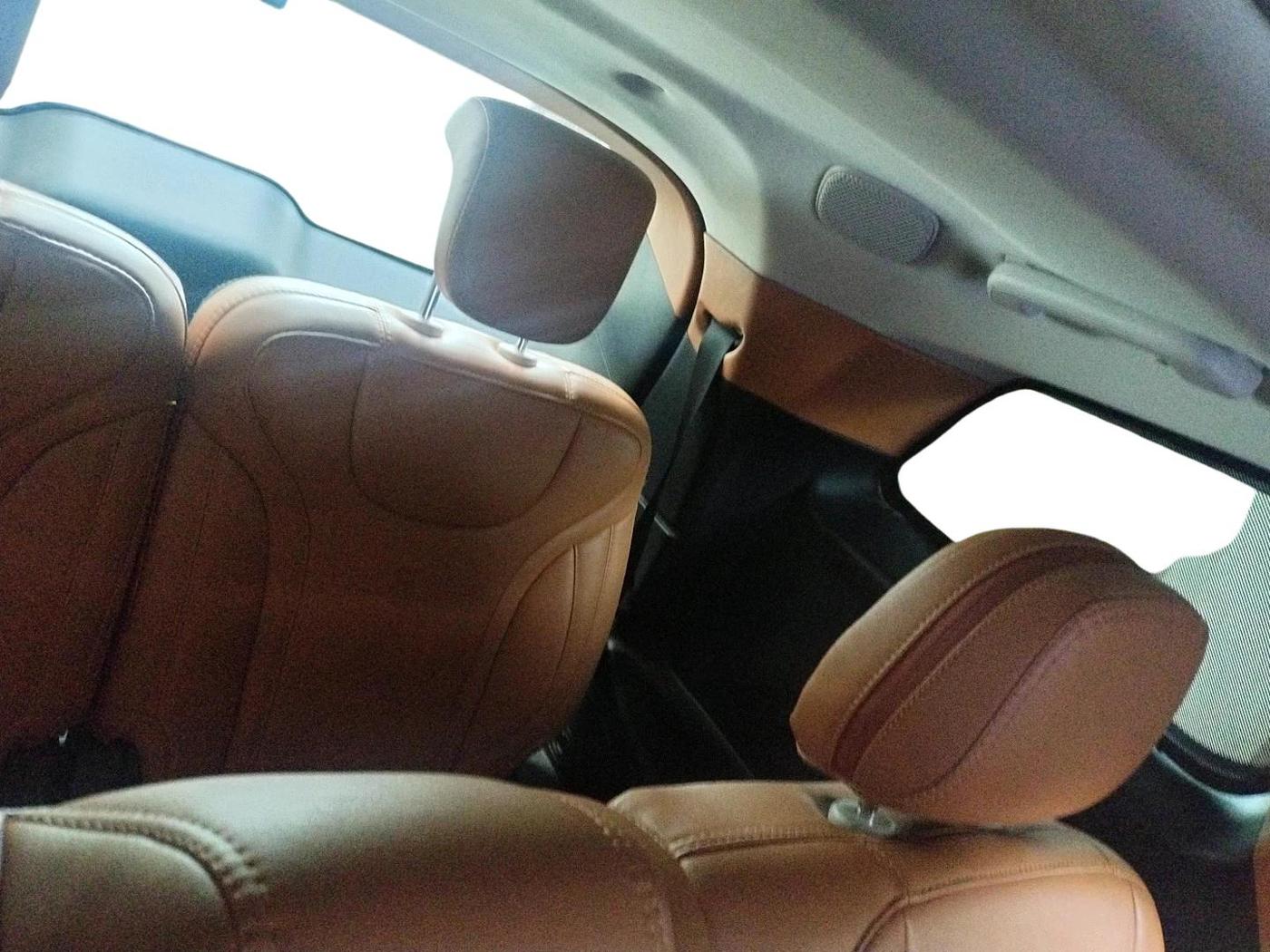 2022 Mahindra XUV700 AX 7 LUXURY P AT 7 STR, Petrol, Automatic, 38,838 km, interior