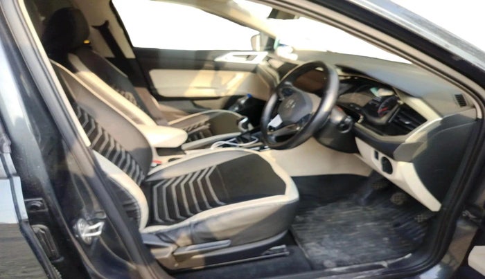 2024 Volkswagen VIRTUS HIGHLINE TSI 1.0 MT, Petrol, Manual, 7,759 km, interior