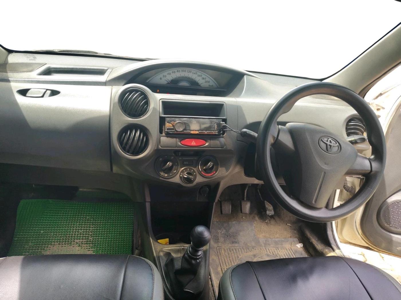 2012 Toyota Etios Liva G, Petrol, Manual, 1,50,337 km, interior