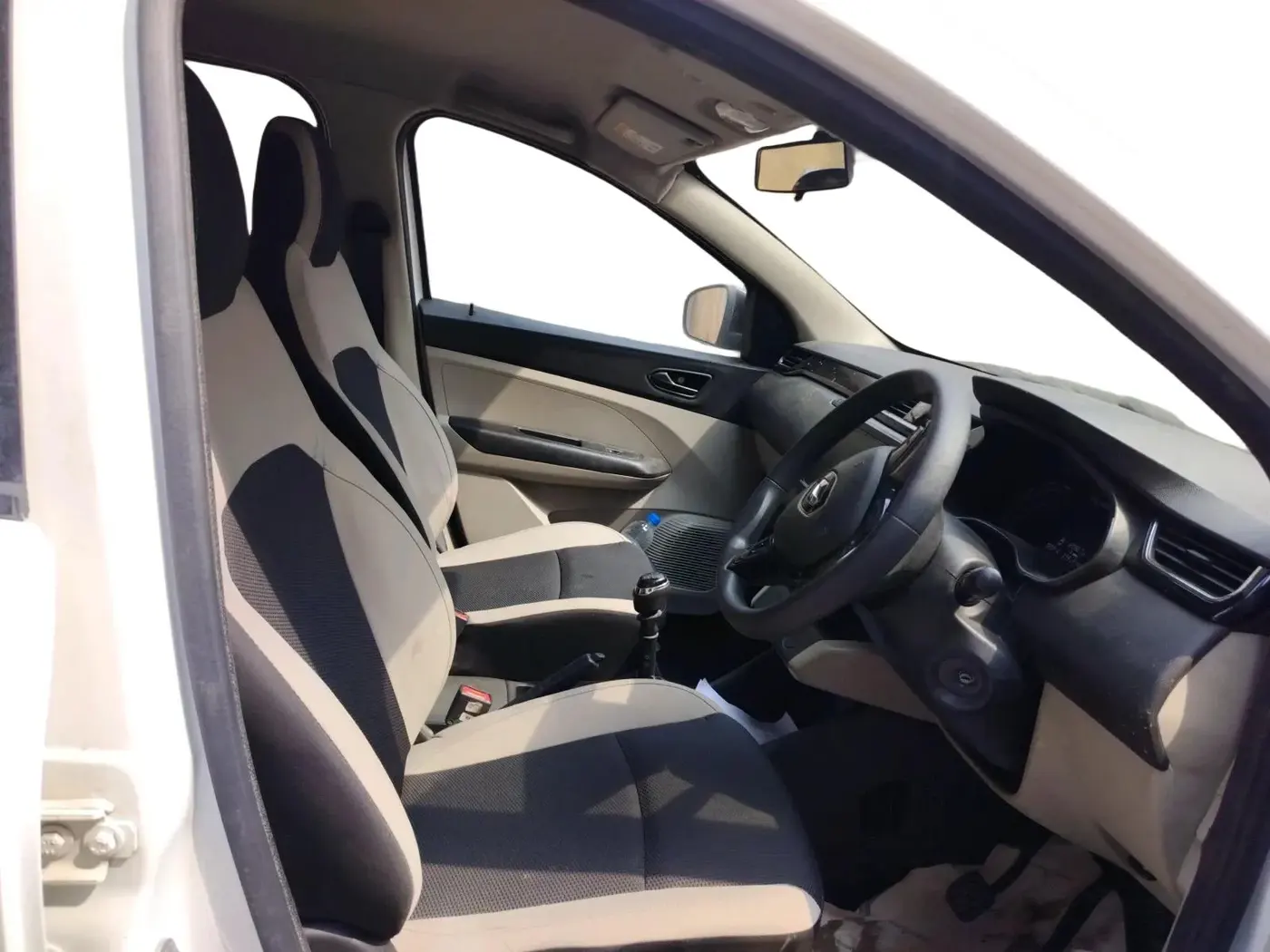 2021 Renault TRIBER RXT, Petrol, Manual, 1,20,807 km, interior