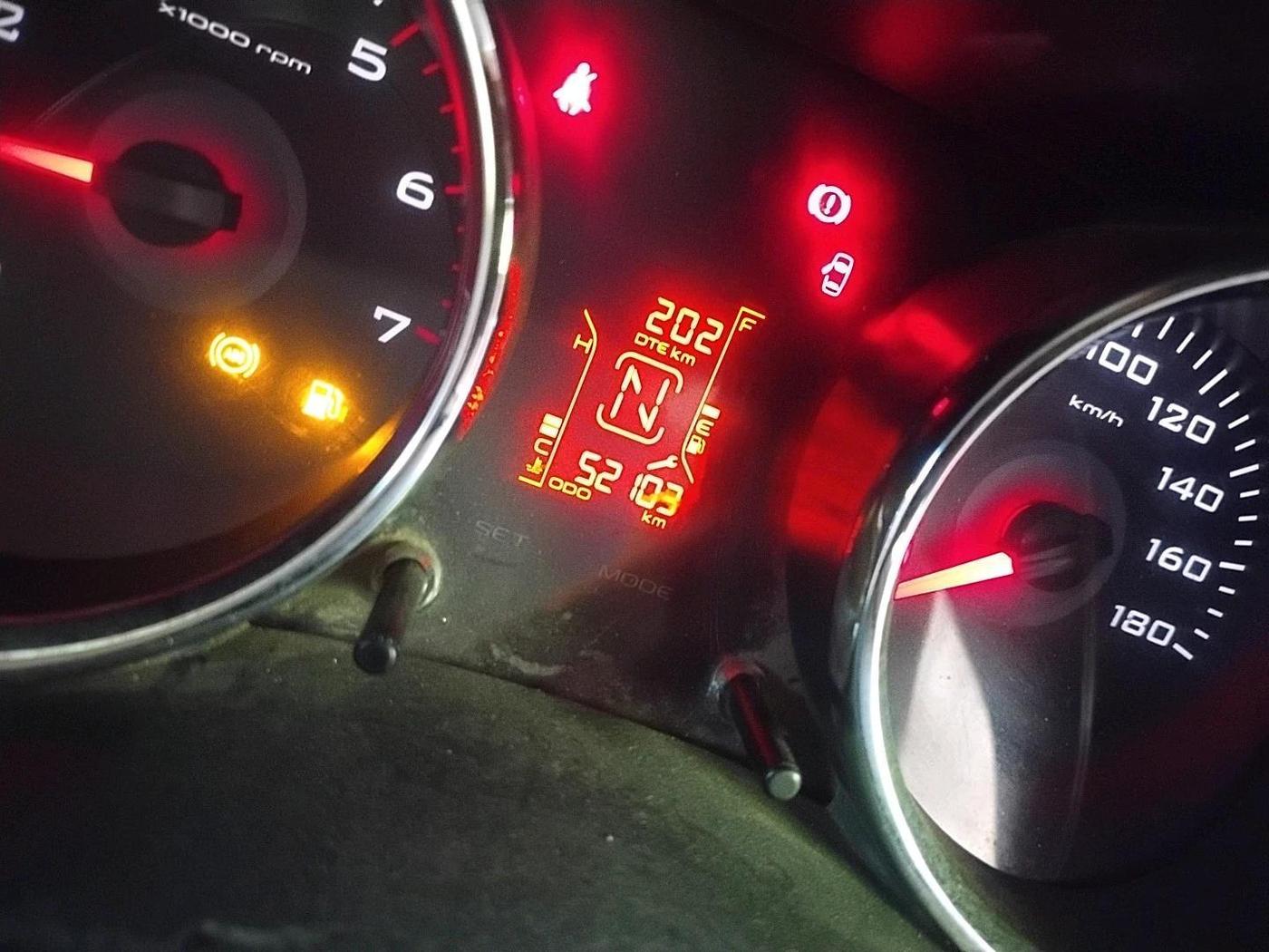 2015 Mahindra TUV300 T8, Diesel, Manual, 52,103 km, interior