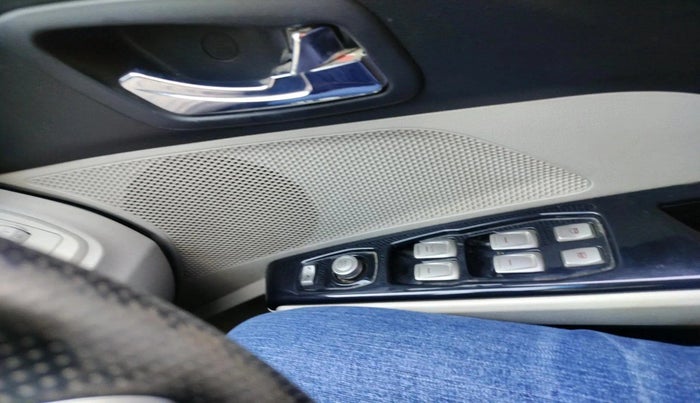 2019 Mahindra XUV300 W8 1.2 PETROL, Petrol, Manual, 58,248 km, interior