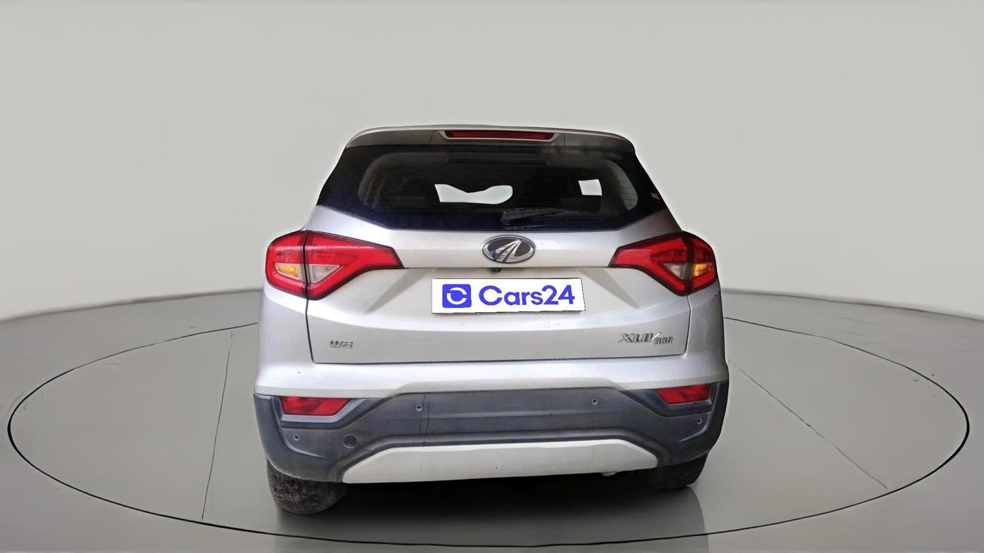 2019 Mahindra XUV300 W8 1.5 DIESEL, Diesel, Manual, 1,85,729 km, exterior