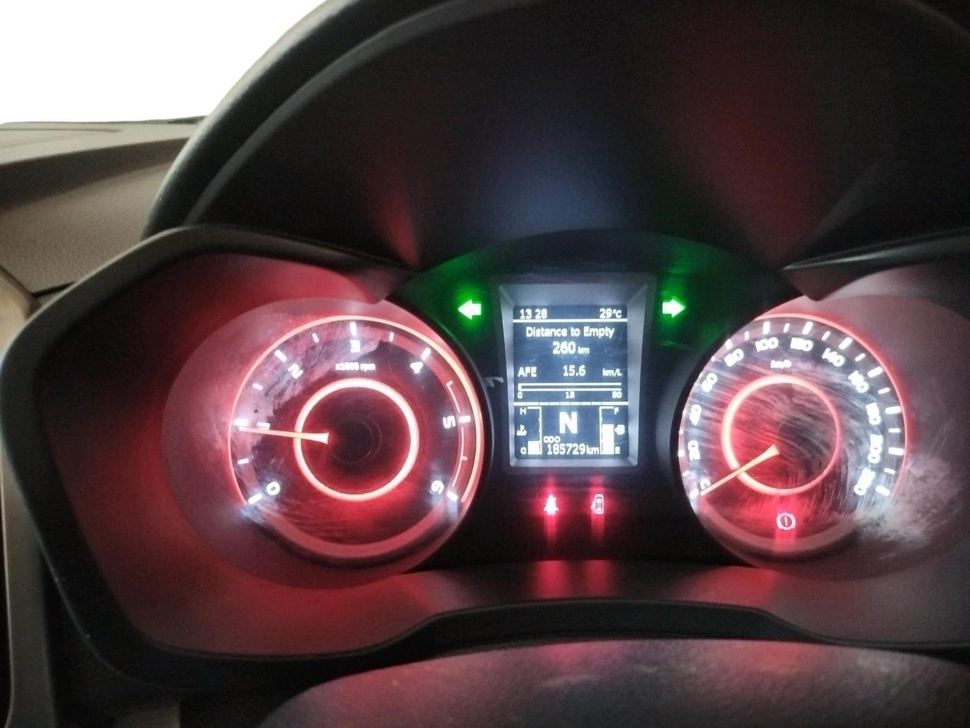 2019 Mahindra XUV300 W8 1.5 DIESEL, Diesel, Manual, 1,85,729 km, interior