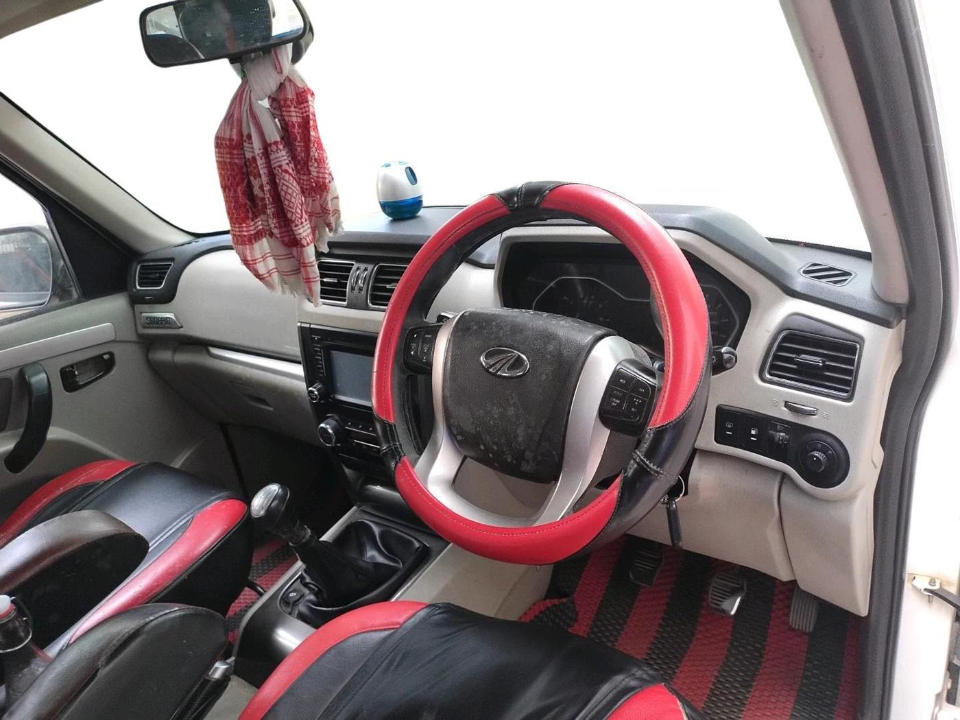 2015 Mahindra Scorpio S10, Diesel, Manual, 1,30,826 km, interior