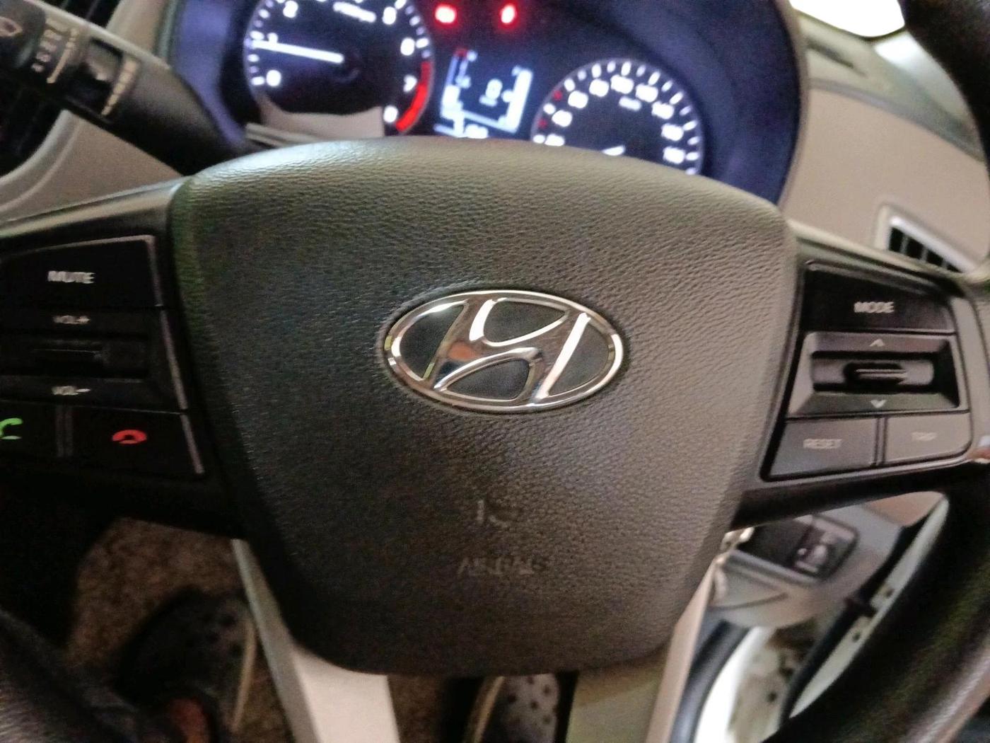 2017 Hyundai Creta E PLUS 1.6 PETROL, Petrol, Manual, 92,598 km, interior