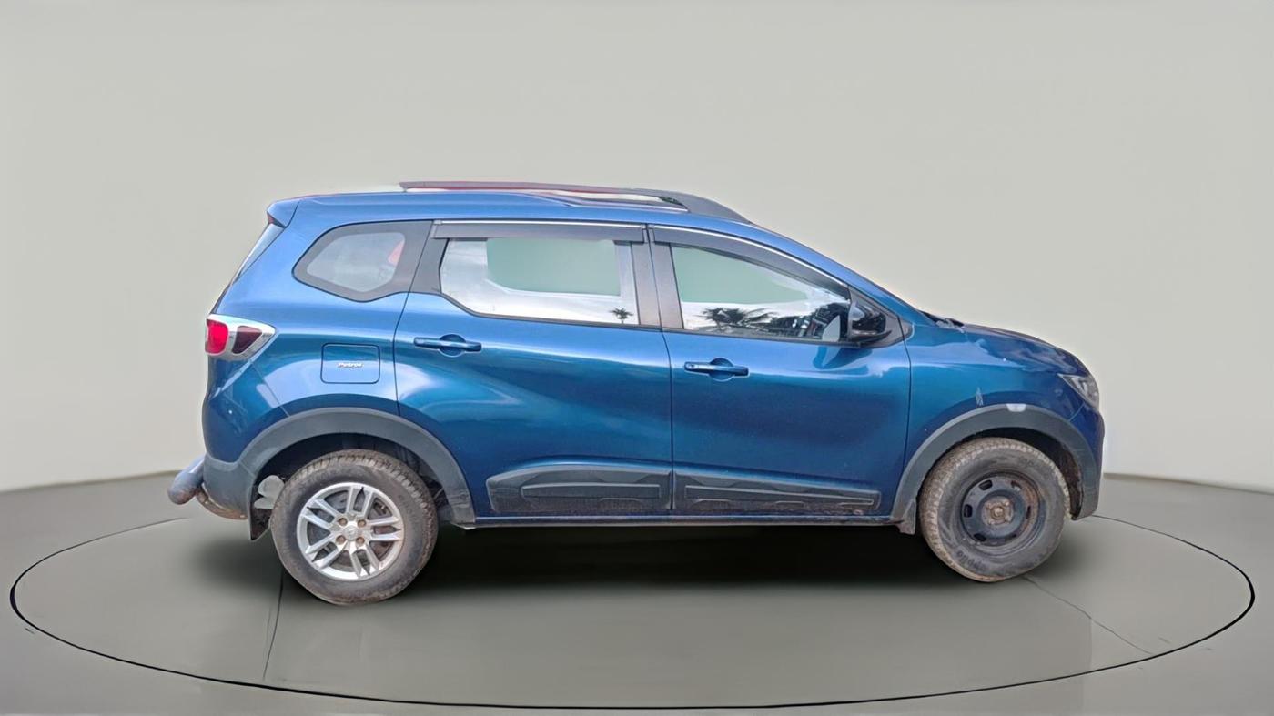 2022 Renault TRIBER RXT, Petrol, Manual, 55,946 km, exterior