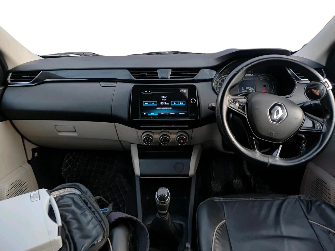 2022 Renault TRIBER RXT, Petrol, Manual, 55,946 km, interior