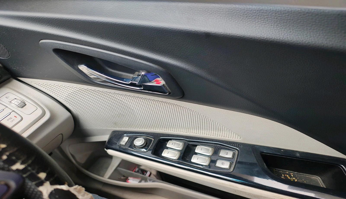 2020 Mahindra XUV300 W8 (O) 1.2 PETROL, Petrol, Manual, 54,355 km, interior
