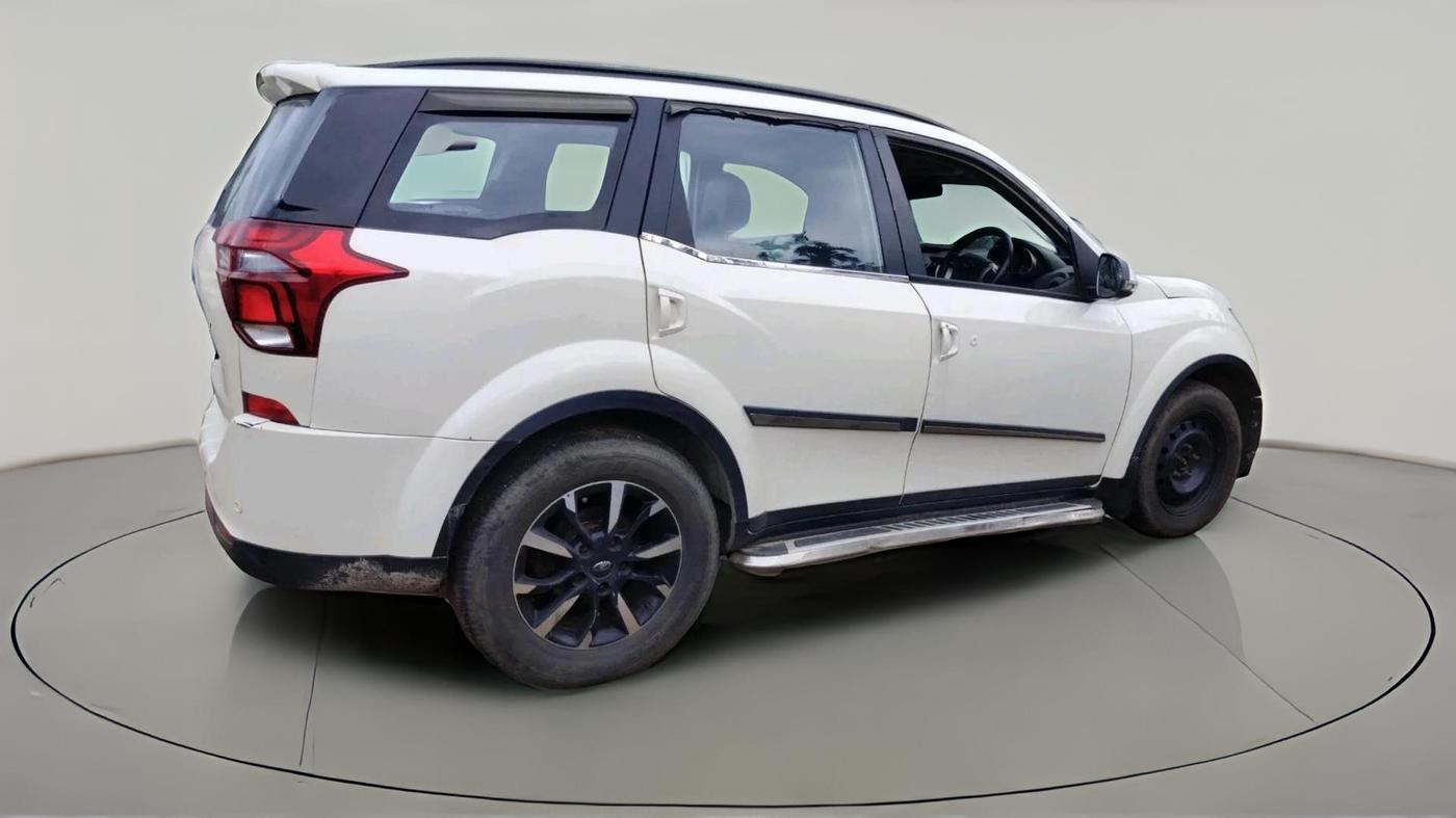 2020 Mahindra XUV500 W7, Diesel, Manual, 1,06,325 km, exterior