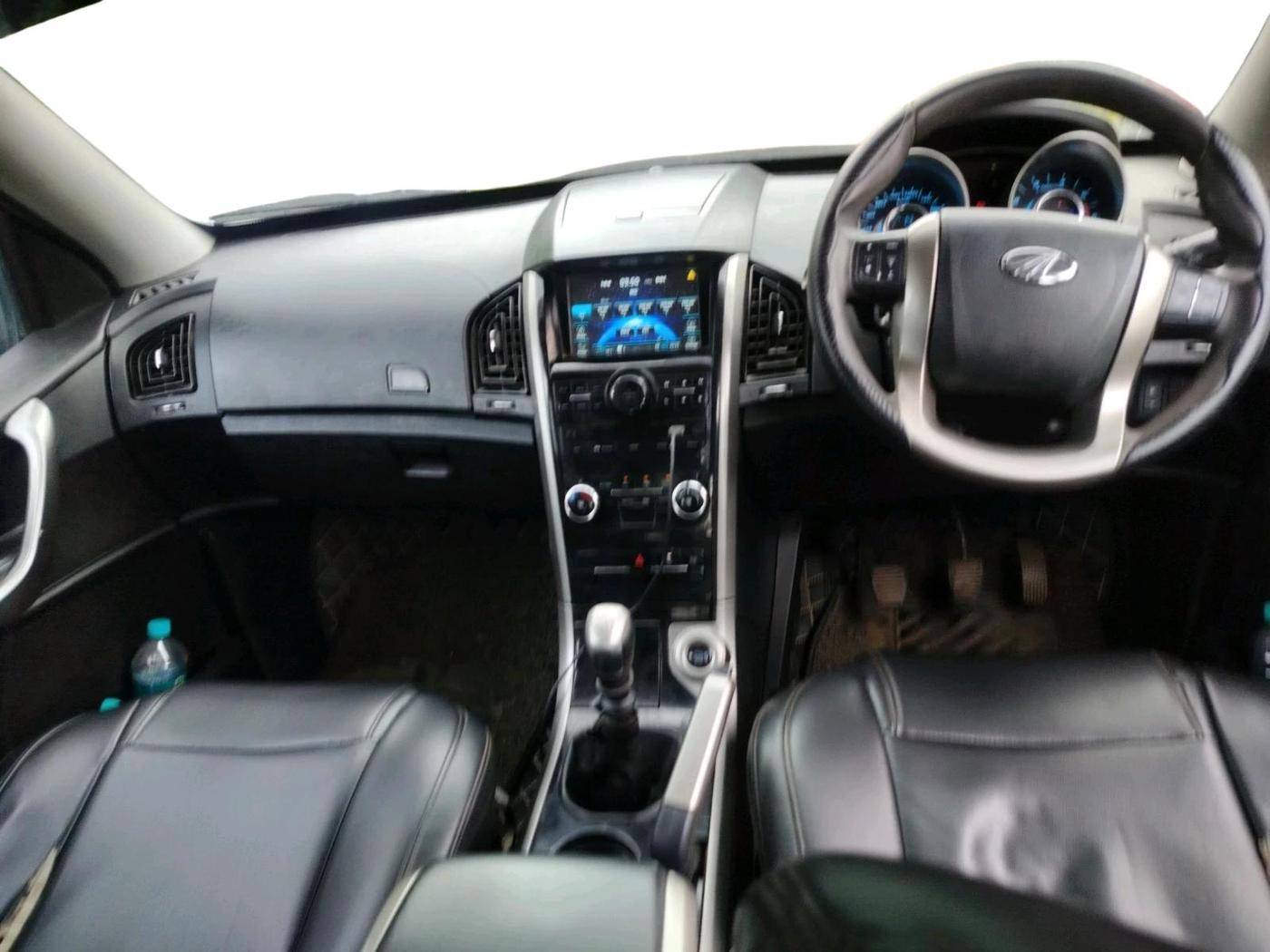 2020 Mahindra XUV500 W7, Diesel, Manual, 1,06,325 km, interior