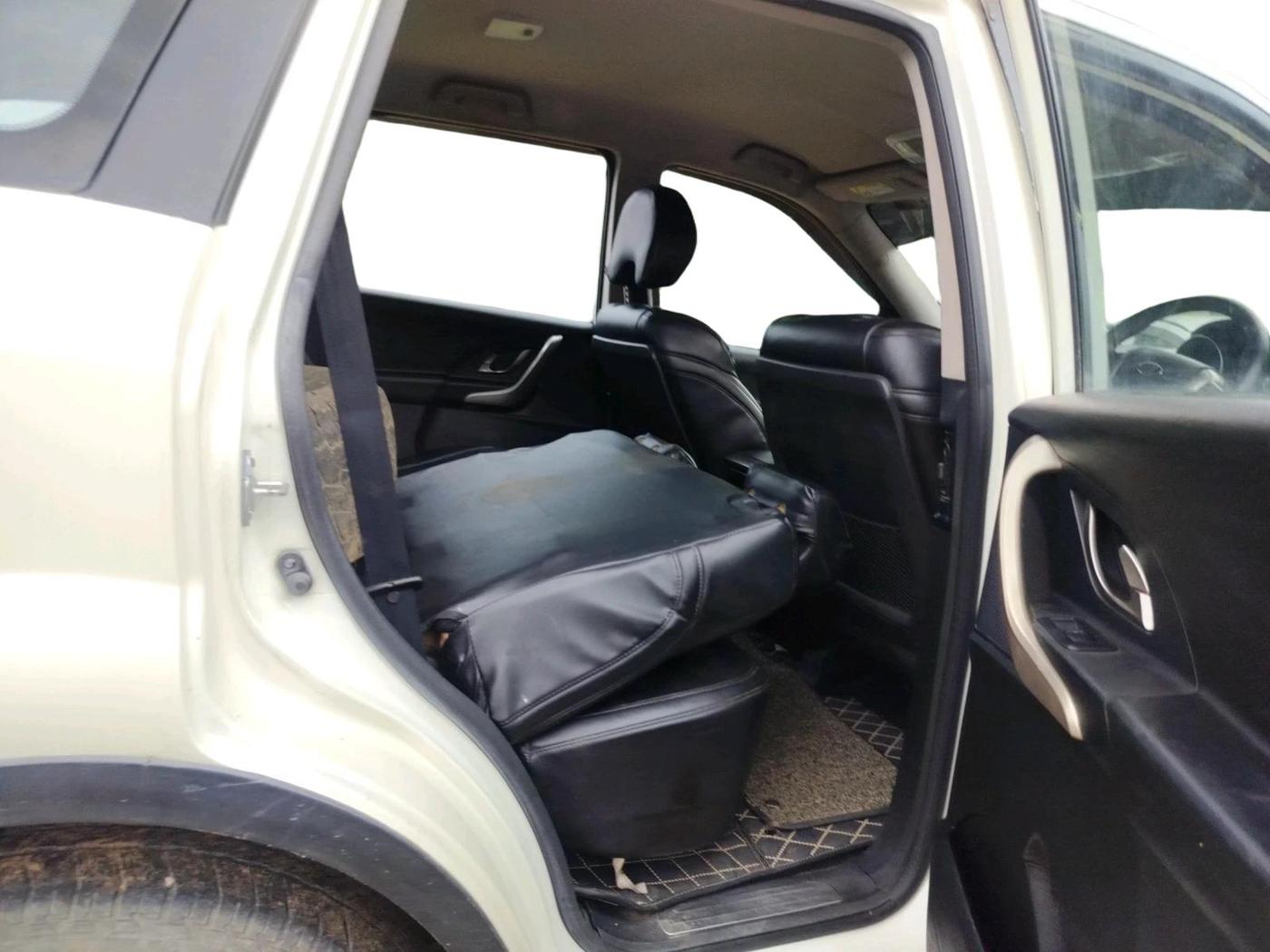 2020 Mahindra XUV500 W7, Diesel, Manual, 1,06,325 km, interior