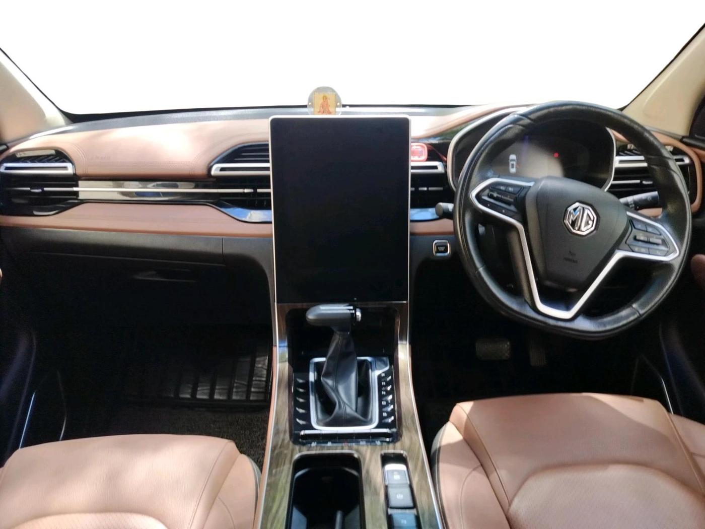 2023 MG HECTOR PLUS SAVVY PRO 1.5 TURBO CVT 7 STR, Petrol, Automatic, 24,875 km, interior