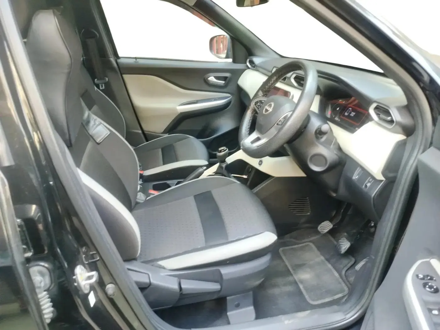 2023 Nissan MAGNITE XV TURBO, Petrol, Manual, 7,870 km, interior