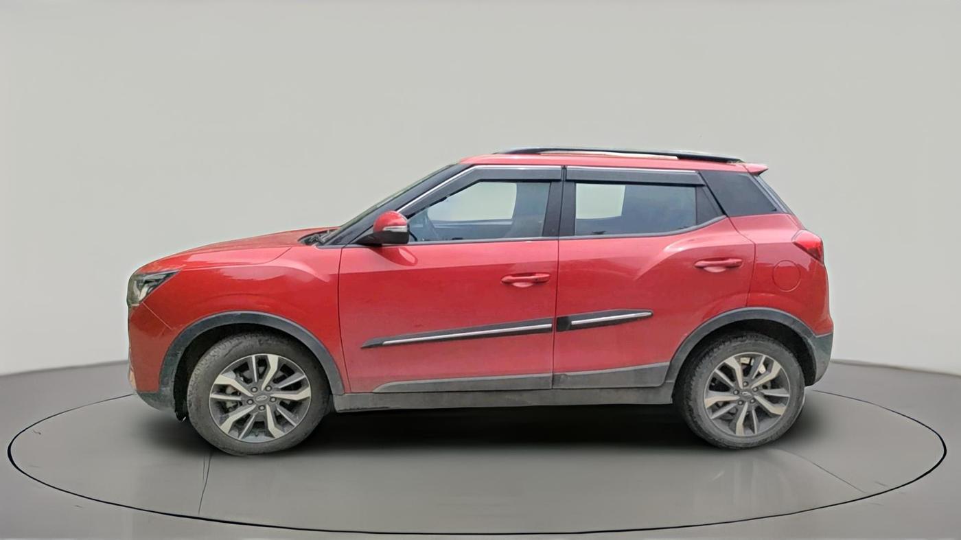 2021 Mahindra XUV300 W8 (O) 1.2 PETROL, Petrol, Manual, 98,661 km, exterior